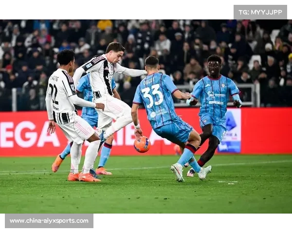 伊尔迪兹扳平比分后滑跪庆祝,尤文图斯球迷看台沸腾